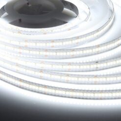 LED نواری 2835 تراکم 240 در حالت روشن